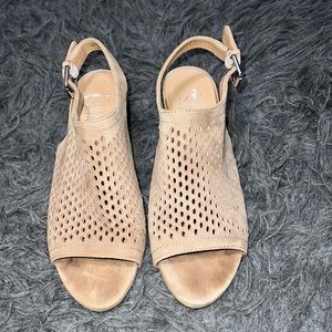 Women's Franco Sarto Monaco tan open toe chunky heels,shoes,leather upper, sz 8